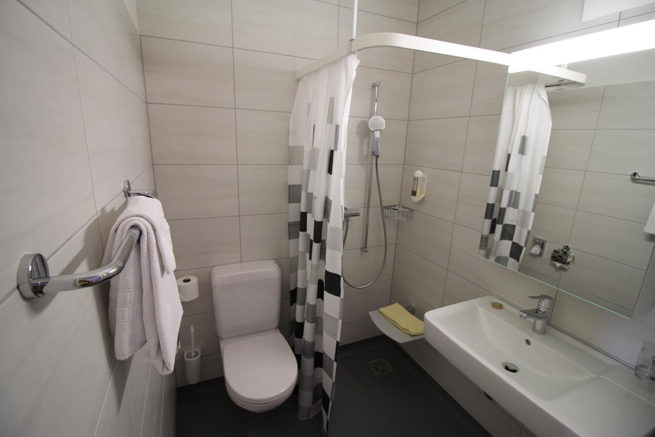 Hotel Kurhaus Am Sarnersee ザルネン エクステリア 写真